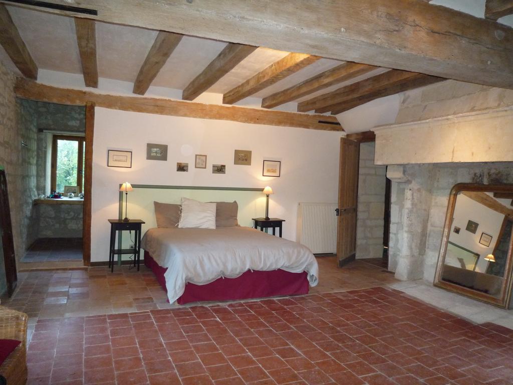 Bed and Breakfast Le Logis Du Peu Girard La Roche-Clermault Zimmer foto