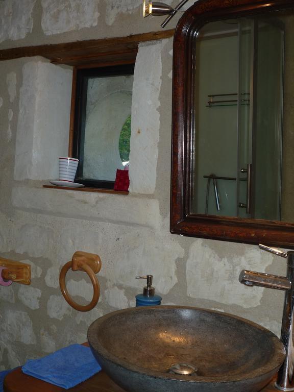 Bed and Breakfast Le Logis Du Peu Girard La Roche-Clermault Zimmer foto